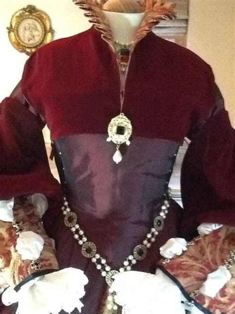 Tudor Costume By Tdh Tudor Costumes Larp Costume Elizabethan