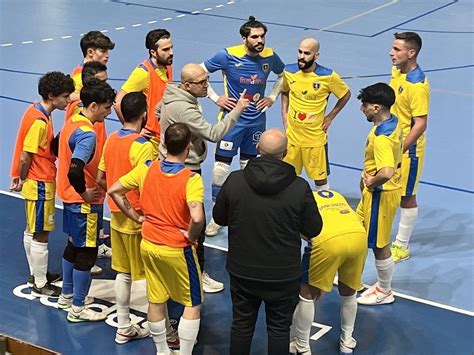 Futsal C M Azzurri Conversano Arriva La Capolista Aradeo