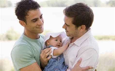 I genitori gay dedicano più tempo ai loro figli rispetto alle famiglie tradizionali lo