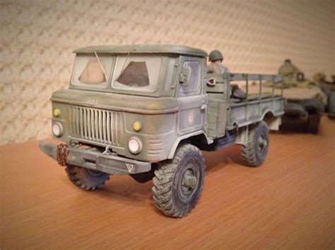 1 35 EASTERN EXPRESS 35132 GAZ 66 ARMY TRUCK W ANTIAIRCRAFT GUN Toys