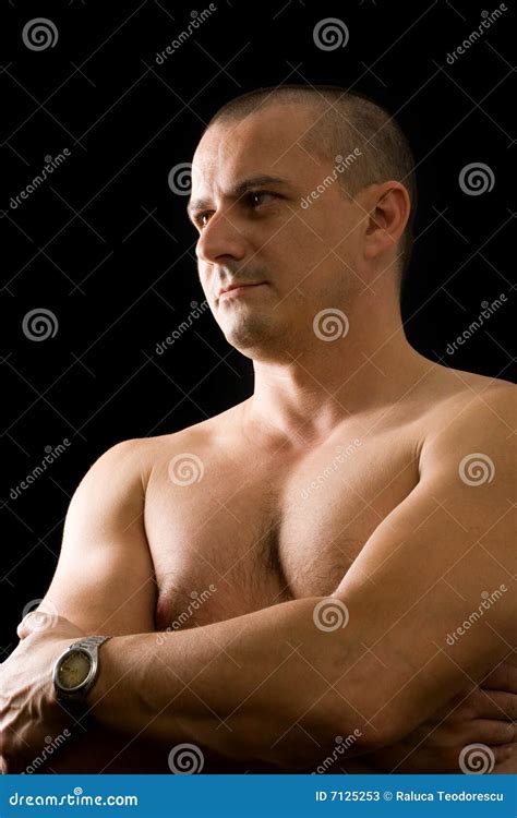 Homem Muscular Isolado No Fundo Preto Imagem De Stock Imagem De