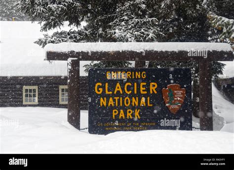 Glacier national park entrance sign hi-res stock photography and images ...