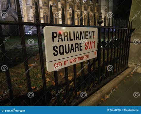 Parliament Square Sign at Night in London Editorial Photography - Image ...