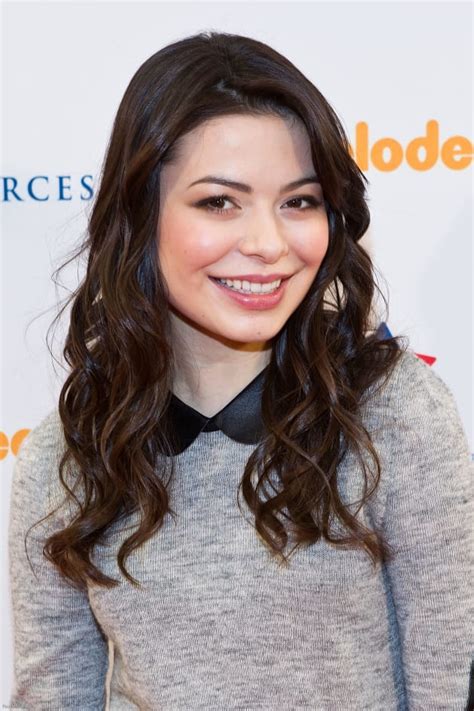 Icarly Revival First Look Miranda Cosgrove Reunites With Co Stars