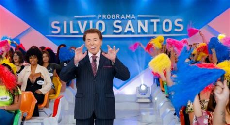 Imagens históricas mostram a trajetória de Silvio Santos veja