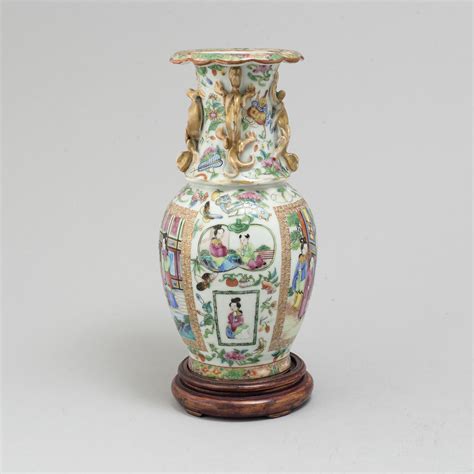 A Famille Rose Canton Vase Qing Dynasty Late 19th Century Bukowskis