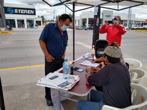 Militantes de Morena reúnen firmas en para enjuiciar a expresidentes