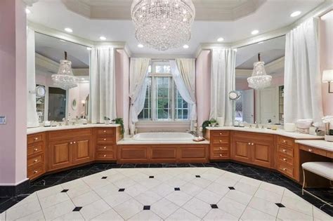 Inside Mariah Carey $5 million mansion, with photos