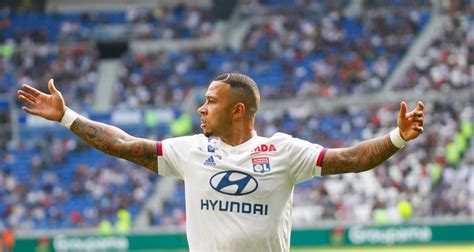 OL le PSG prêt à sauter sur l opportunité Depay