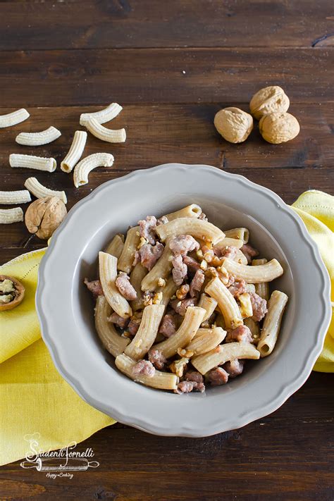 PASTA SALSICCIA GORGONZOLA E NOCI Pronta In 20 Minuti