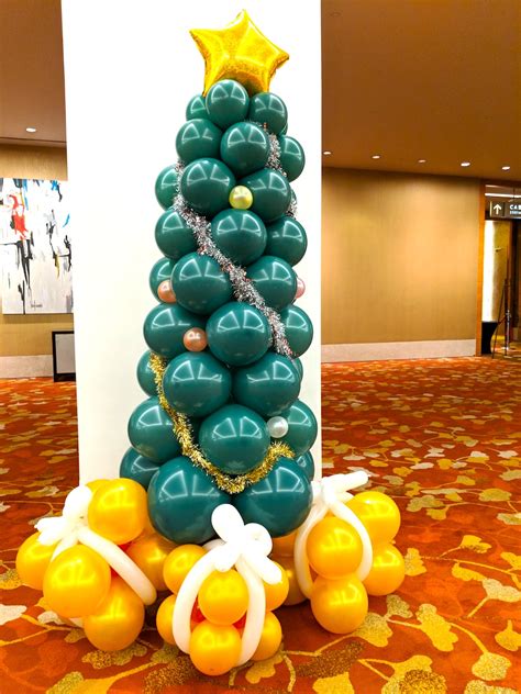 Balloon Christmas Tree with Presents copy | THAT Balloons