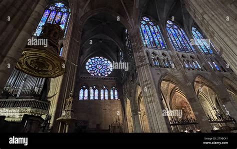 Interior of the Cathedral of León Stock Photo - Alamy