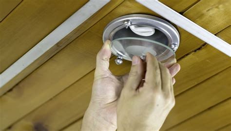 To Remove Recessed Ceiling Light Cover With Clips How To Remove Recessed Light Bulb Cover