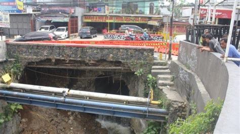 Jembatan Cibalok Longsor Mobil Besar Dilarang Lewat Jalan Raya Tajur