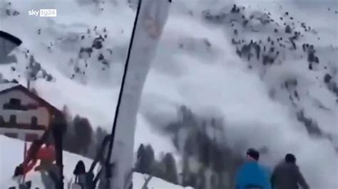 Valanga Svizzera Eliski Precipita Tre Morti A Zermatt Video Sky