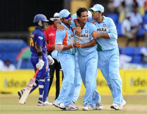 Irfan Pathan Celebrates While Mahela Udawatte Walks Away Espncricinfo