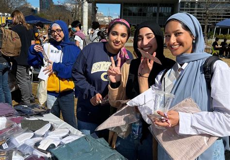 Students Celebrate Ramadan Around Campus Technique