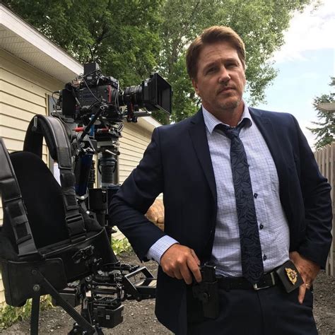 Lochlyn Munro 2026: Wife, net worth, tattoos, smoking & body facts - Taddlr