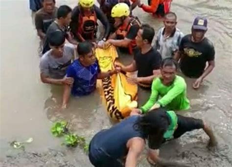 Pikap Terjun Ke Irigasi Dini Hari Di Tegineneng Satu Tewas