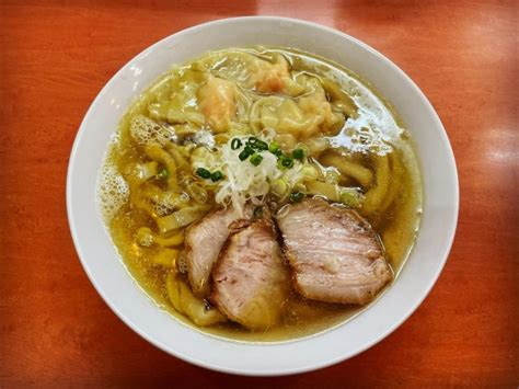 『海老ワンタン麺大』日陰のレビュー ラーメンデータベース