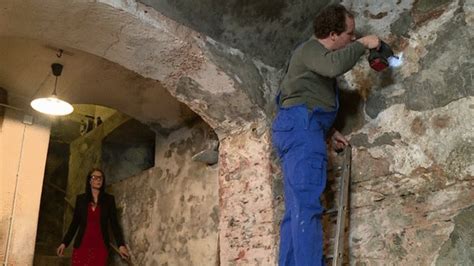 THIS S WITH GLASSES LIKES TO OFFER HER ORIFICES TO CONSTRUCTION WORKER Milf Gilf C