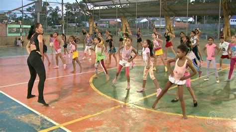 Bom Dia Amaz Nia Destaca Volunt Rios Que Ensinam Bal Para Crian As No