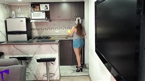 MILF peituda sexy empregada recebe limpeza tesão me masturba