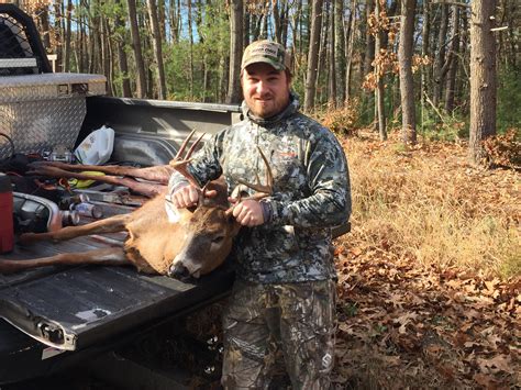 My first deer! 10 pointer on public land in Massachusetts : r/bowhunting