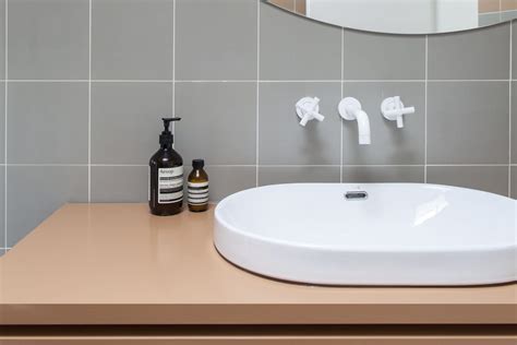 Une Salle De Bains Nude