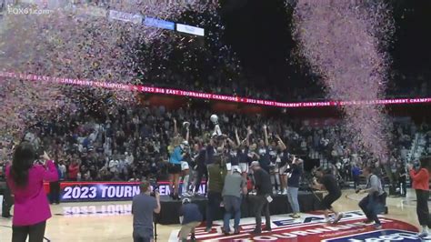 UConn women's basketball wins top preseason honors | fox61.com