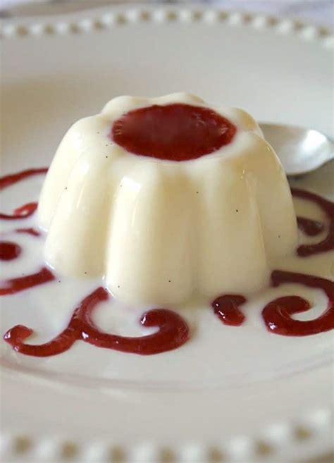 Vanilla Panna Cotta With Raspberry Sauce Raspberry