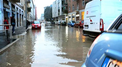 Milano Esplode Una Tubatura Via Sismondi Allagata