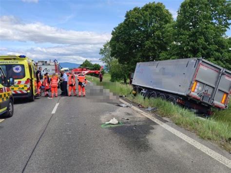 K nehode pri Fekišovciach s tromi obeťami došlo pri predchádzaní Info sk