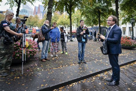 Minister Koolmees Biedt Geen Baangarantie In Steunpakket