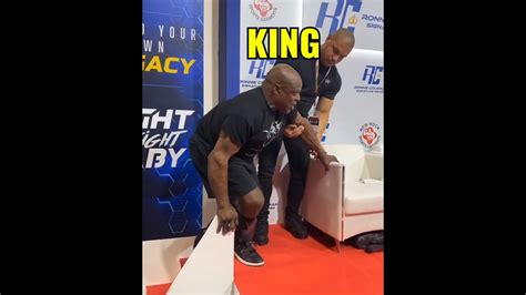 Ronnie Coleman Is Not Able To Walk Anymore Youtube