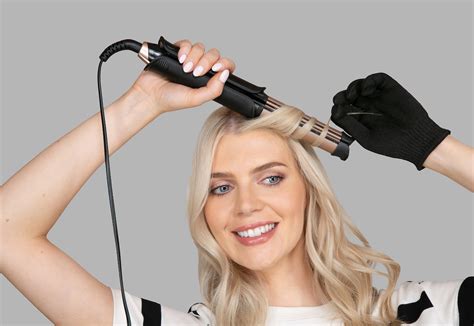 Straighten And Curl Hair With The Remington One Straight Curl Styler