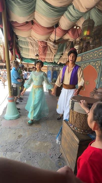 Chrissa Meets Princess Jasmine And Aladdin At Magic Kingdom Walt Disney