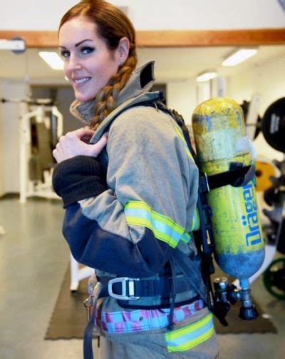 Meet Gunn Narten The Worlds Sexiest Girl Firefighter Female Firefighter Firewomen