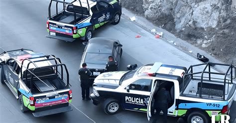 Abandonan 5 cuerpos dentro de un auto en Periférico Ecológico en