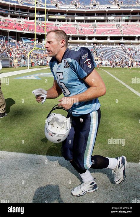 Tennessee Titans Quarterback Kerry Collins Runs Off The Field After