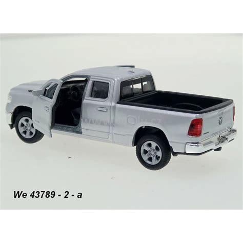 Welly 1:34-39 Dodge 2019 Ram 1500 (silver) - code Welly 43789, modely ...