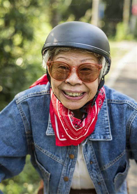 Mature Rides Face Pictures | Download Free Images on Unsplash