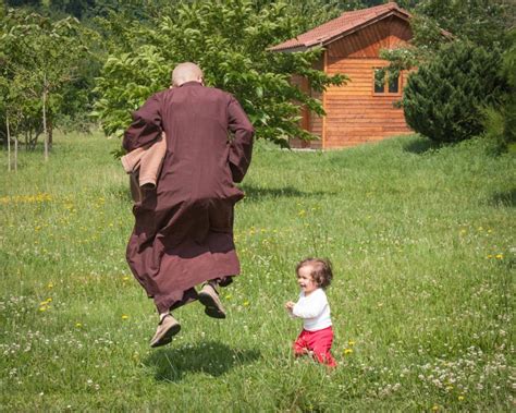 Buddhist Monk Thich Nhat Hanh And Plum Village Buddhist Wisdom Thich Nhat Hanh Transform