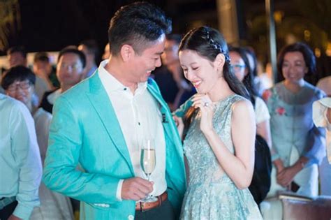 刘强东章泽天婚礼现场曝光 感情史回顾老少恋终成眷属秀目网