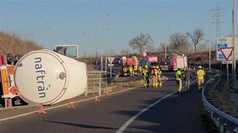 Accidente en Huesca El vuelco de un camión con gas natural activa el