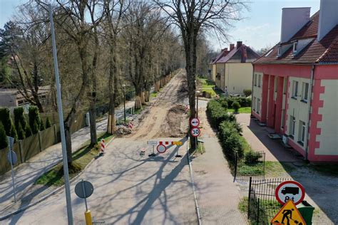 Trwają prace przy ul Lipowej Po zabytkowej kamiennej kostce ani śladu