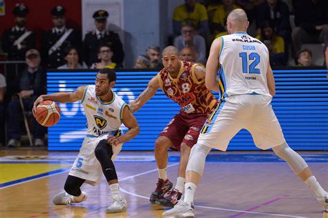 Basket Playoff Serie A Cremona Pareggia La Serie Contro La Reyer