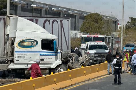 Choque entre auto y tráiler deja 2 personas lesionadas