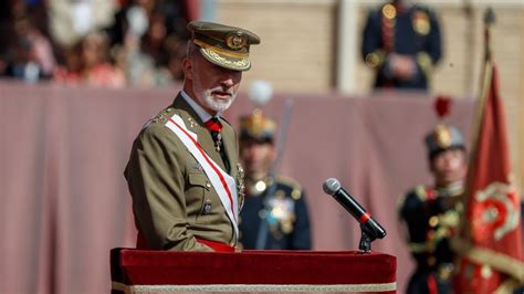 Felipe Vi Y Su Emotivo Gesto Con La Princesa Leonor En Su Jura De Bandera