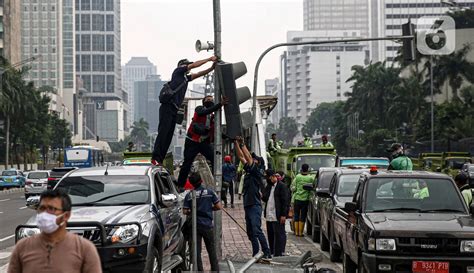 Foto Kerugian Kerusakan Fasilitas Umum Di Jakarta Akibat Demo Ricuh